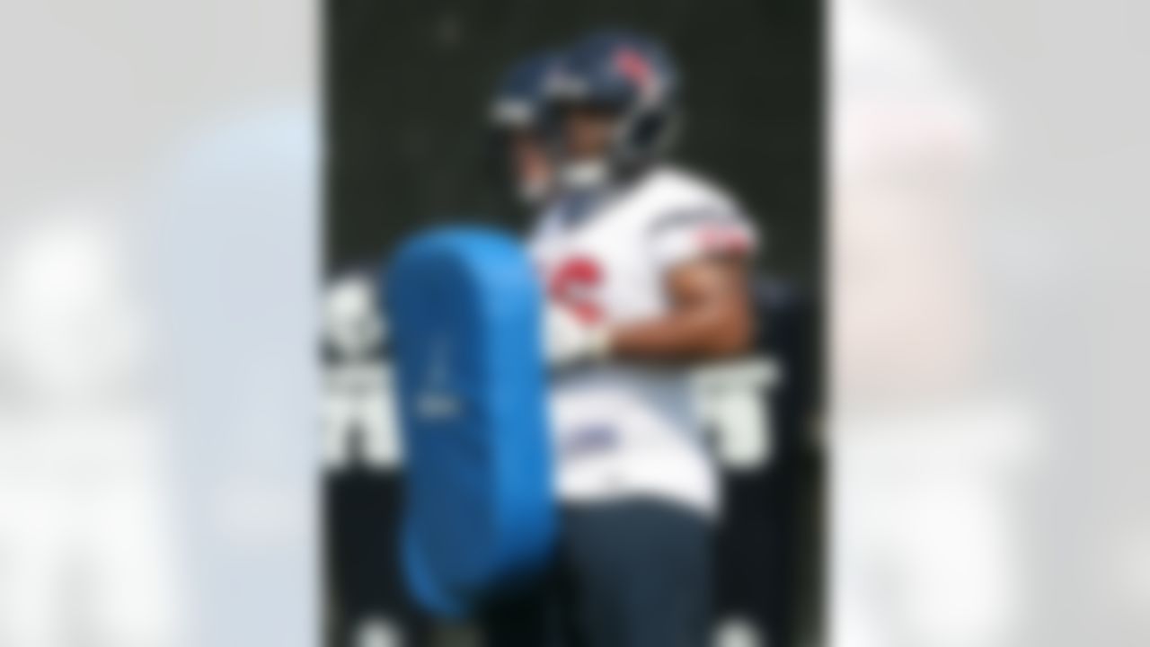 HOUSTON - MAY 09:  Rookie tackle from Virginia Tech Duane Brown #76 of the Houston Texans participates in morning drills May 9, 2008 in Houston,Texas.  (Photo by Bob Levey/Getty Images)