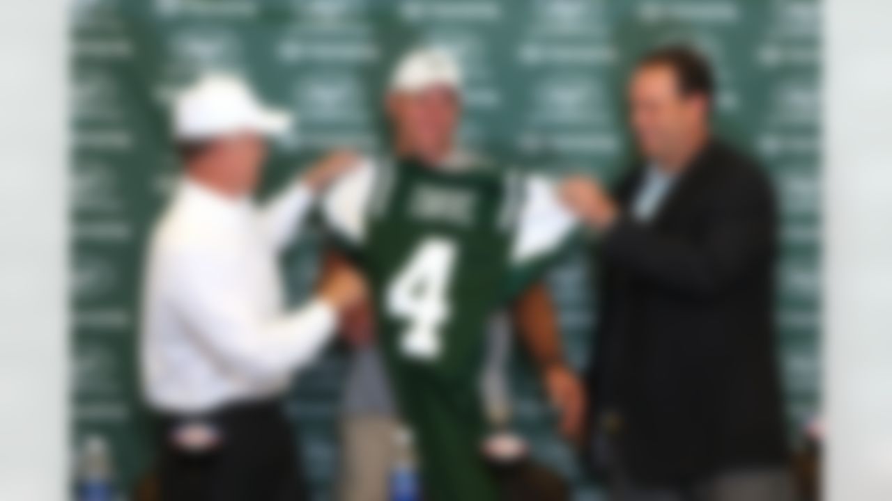 CLEVELAND, OH - AUGUST 7: Brett Favre holds up his New York Jets jersey alongside Chairman and CEO Woody Johnson (L) and Executive Vice President/General Manager Mike Tannenbaum (R) during a press conference on August 7, 2008 in Cleveland, Ohio. The press conference was held prior to a preseason game against the Cleveland Browns. (Photo by Joe Robbins/Getty Images)