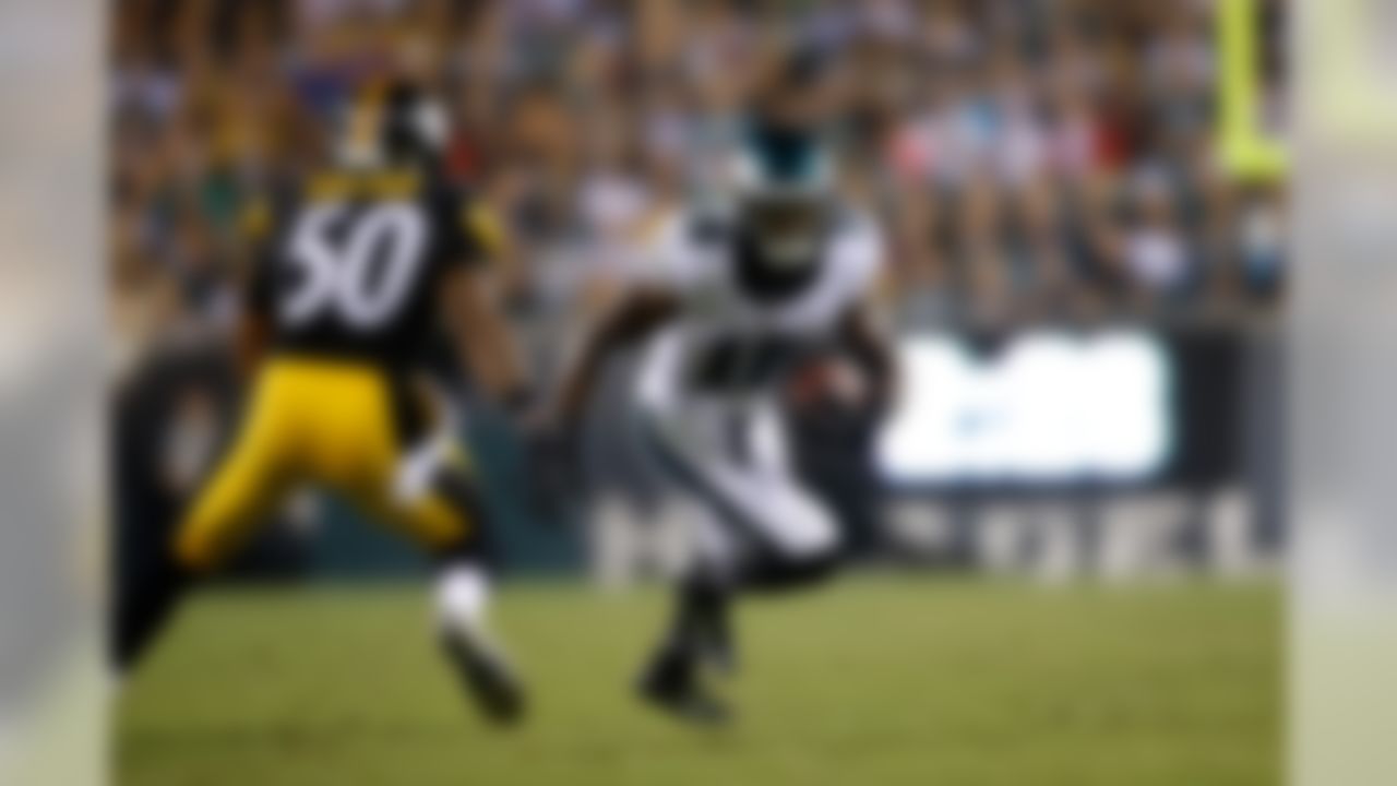 Philadelphia Eagles' Jeremy Maclin runs a catch during the first half of an NFL preseason football game against the Pittsburgh Steelers, Thursday, Aug. 21, 2014, in Philadelphia. (AP Photo/Michael Perez)