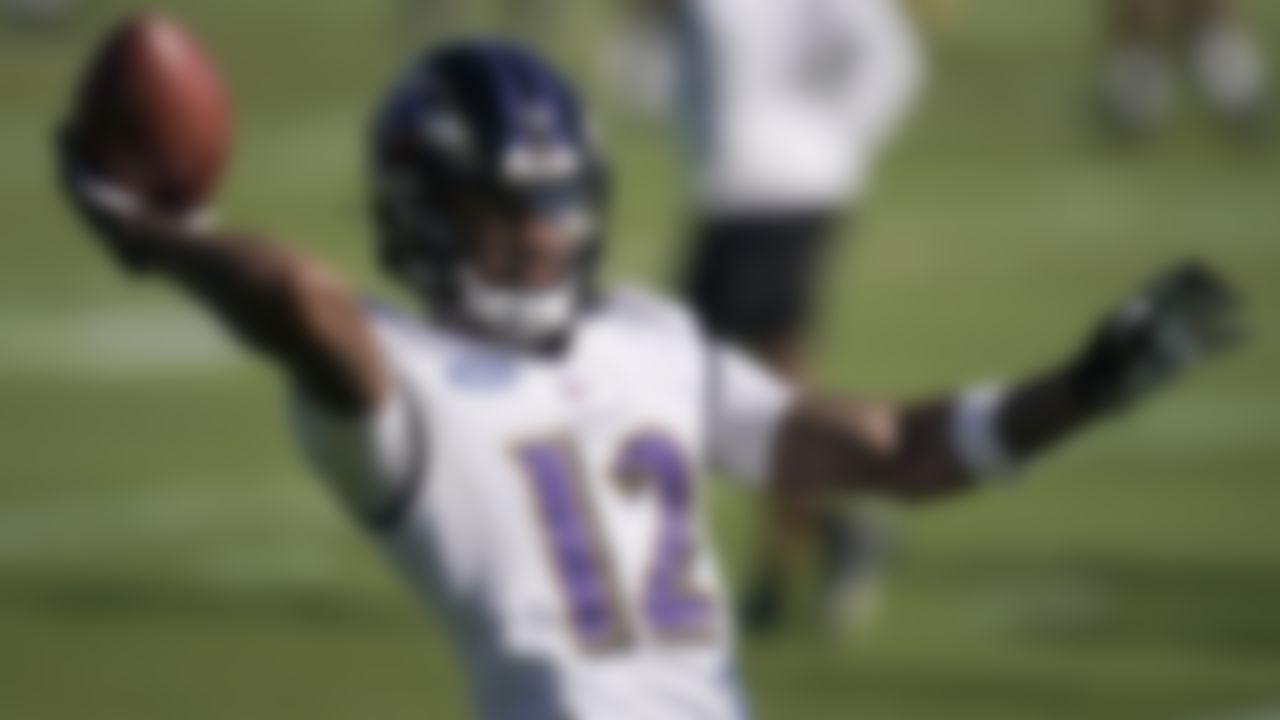 Baltimore Ravens wide receiver Rashod Bateman, the team's 2021 first round draft pick, works out during the team's NFL football training, Tuesday, June 15, 2021, in Owings Mills, Md.