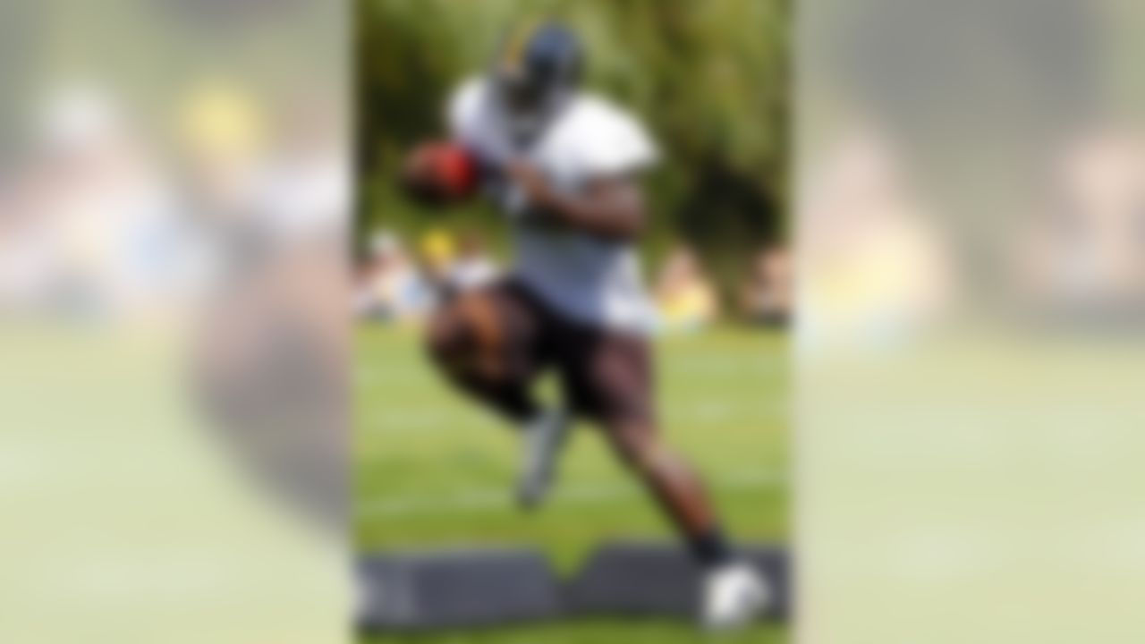 Pittsburgh Steelers running back Rashard Mendenhall runs a drill during NFL football training camp Tuesday, Aug. 9, 2011, in Latrobe, Pa. (AP Photo/Gene J. Puskar)