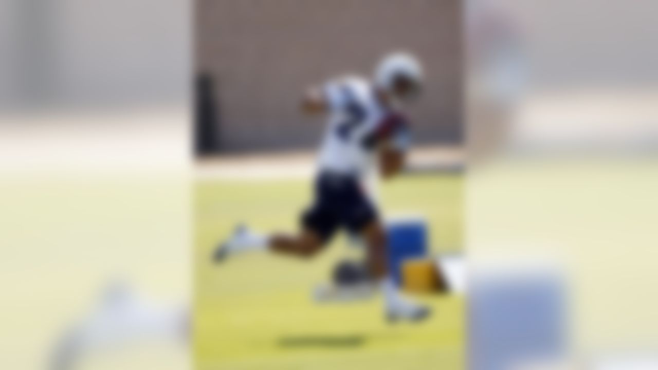 San Diego Chargers rookie running back Ryan Mathews (24) catches a one handed pass during a Chargers rookie minicamp on May 7, 2010 in San Diego, California. (AP Photo/Paul Spinelli)