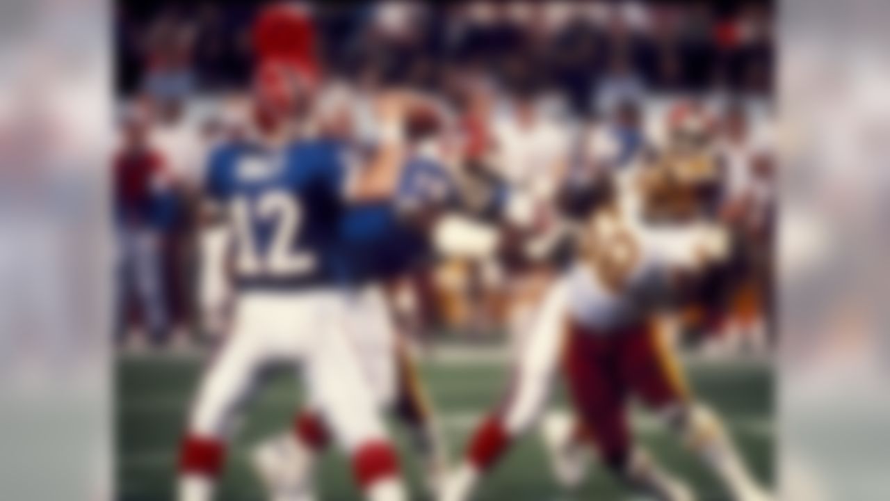 Bills' QB 12 Jim Kelly attempt to pass as Redskins' 58 Wilber Marshall struggles to break it up in gam  wheres Washington went on to a 37-24 victory over the Buffalo Bills in the Super Bowl XXVI game at the Hubert H. Humphrey Metrodome in Minneapolis, Minnesota on January 26, 1992. (National Football League)