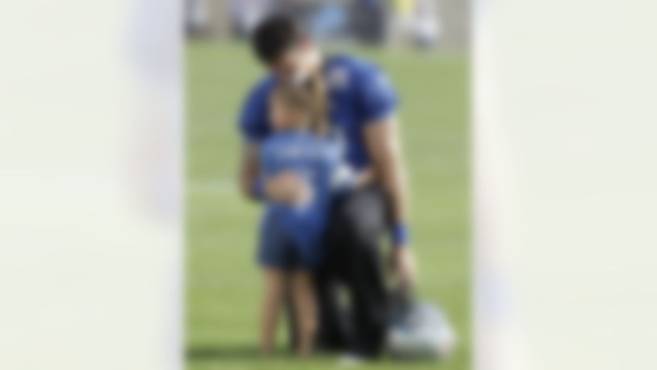 Detroit Lions tight end Tony Scheffler hugs his 4-year-old daughter Braiden during NFL football training camp Thursday, Aug. 4, 2011, in Allen Park, Mich. (AP Photo/Carlos Osorio)