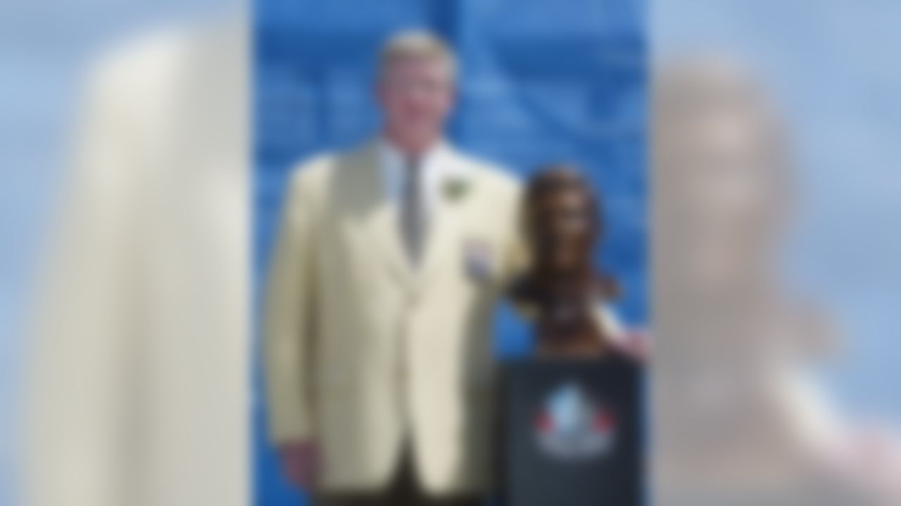 Former Oakland Raiders great Dave Casper poses with his bust after enshrinement into the Pro Football Hall of Fame in Canton, Ohio, Saturday, Aug. 3, 2002. (AP Photo/Ron Schwane)