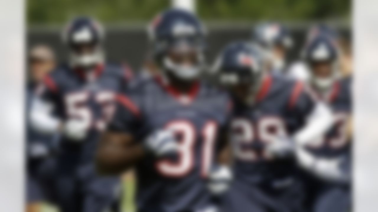 Houston Texans safety Bernard Pollard makes his way to the practice field during a NFL football workout Tuesday, May 25, 2010, in Houston. (AP Photo/David J. Phillip)