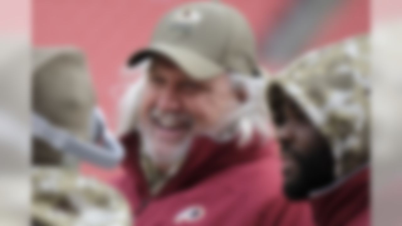 Washington Redskins linebackers coach Rob Ryan on the side lines before the start of NFL football game between the New York Jets and Washington Redskins, Sunday, Nov. 17, 2019, in Landover, Md. (AP Photo/Mark Tenally)