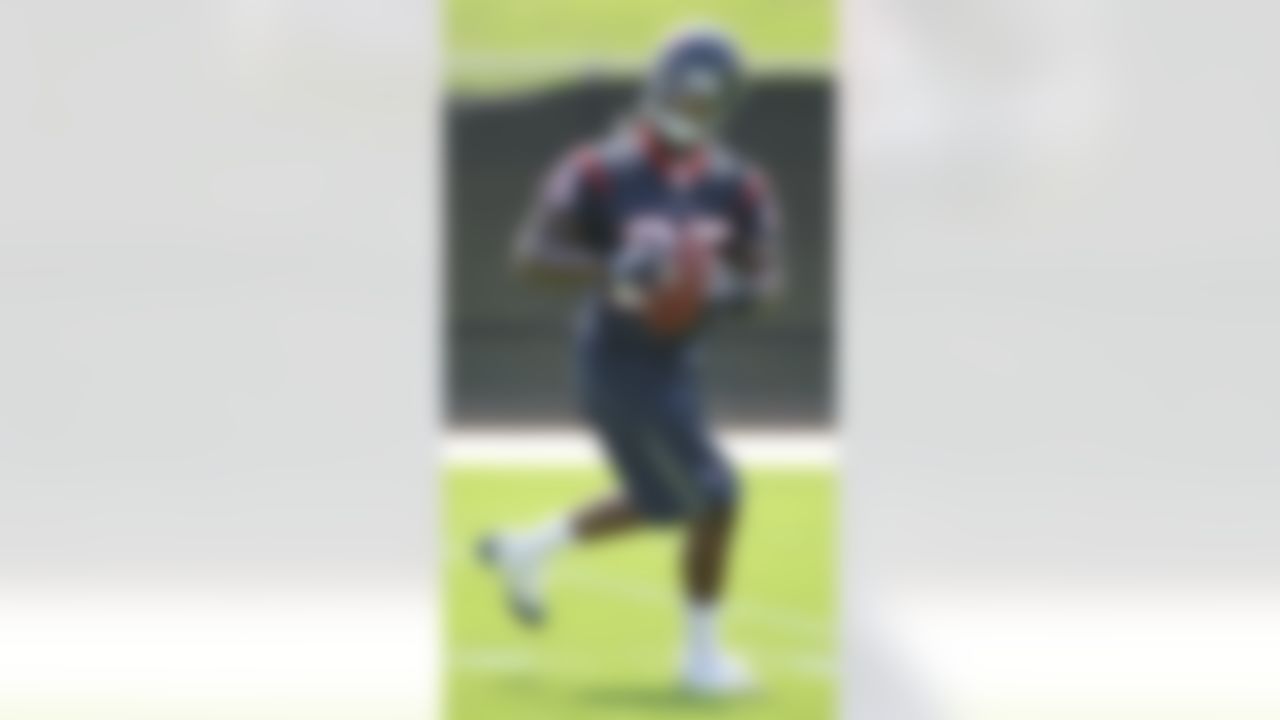 Houston Texans' rookie corner back Kareem Jackson catches a pass during the team's opening NFL football mini camp Monday, May 17, 2010, in Houston. Jackson was the Texans' first pick of the 2010 draft. (AP Photo/Dave Einsel)