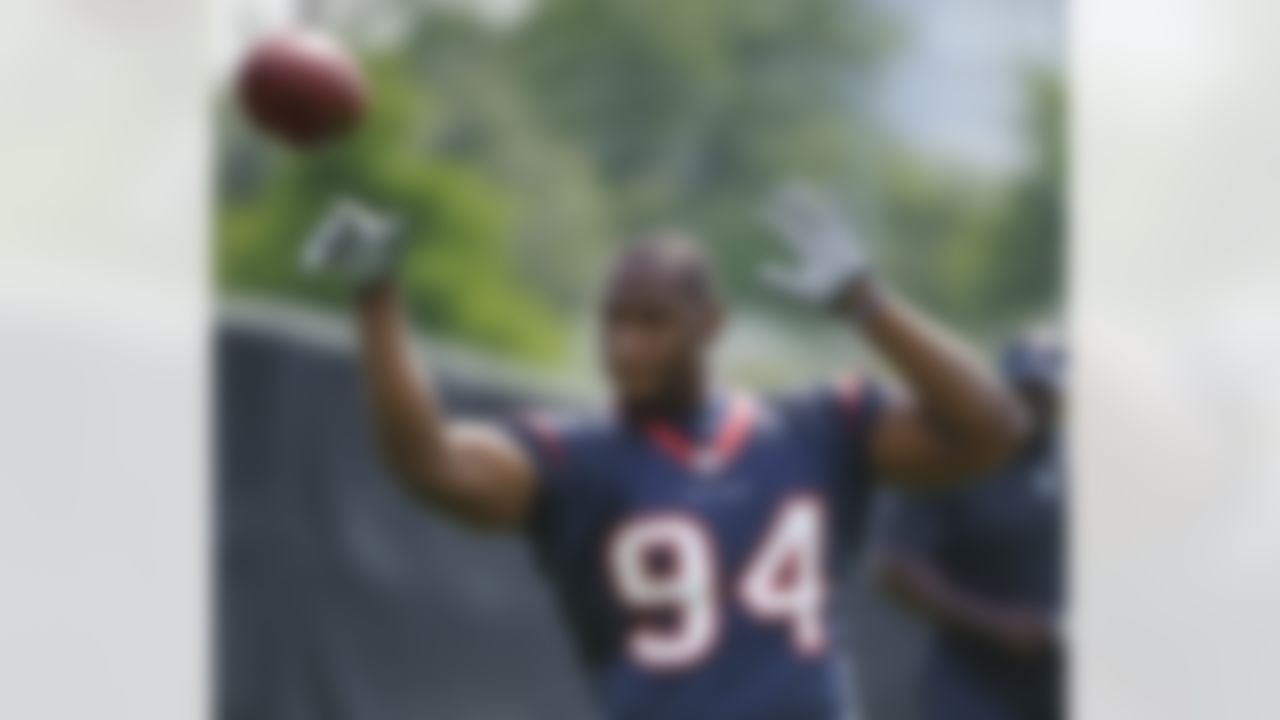 Houston Texans' defensive end Antonio Smith warms up up during an NFL football mini camp Tuesday, May 18, 2010, in Houston. (AP Photo/Dave Einsel)