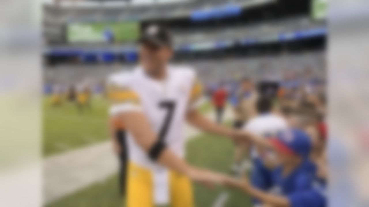 Pittsburgh Steelers quarterback Ben Roethlisberger (7) greets football fans before an NFL football game against the New York Giants, Friday, Aug. 11, 2017, in East Rutherford, N.J. (AP Photo/Bill Kostroun)