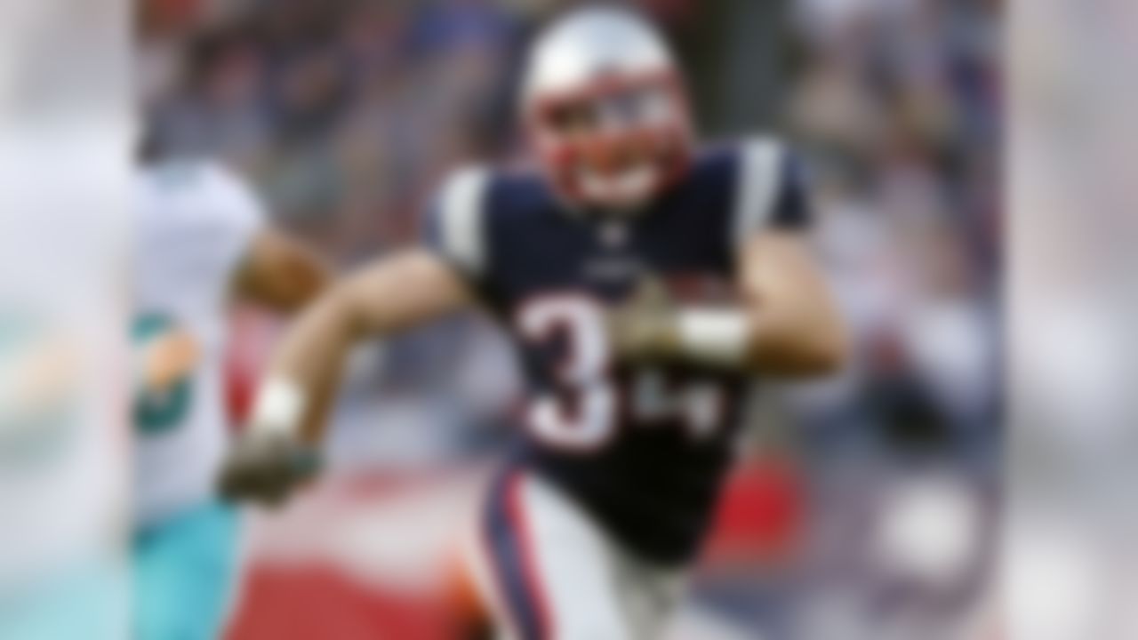 Rex Burkhead was in danger of getting Belichicked last week after fumbling, but the Patriots recovered. Burkhead's value to this offense was put on display this week, though, as he returned to a prominent role and scored two touchdowns (one rushing, one receiving). He's the perfect Belichick offensive weapon as he's extremely versatile, capable of both running between the tackles or lining up as a wide receiver. He trailed Dion Lewis in touches by just one (16 to 15), and figures to be heavily involved in this high-scoring offense the rest of the way. #RexInTheFlex is a real thing, folks. Adam Rank's dreams have been realized, though it only took about 10 weeks to get here. (Percent owned: 12.7, FAAB suggestion: 35-40 percent)