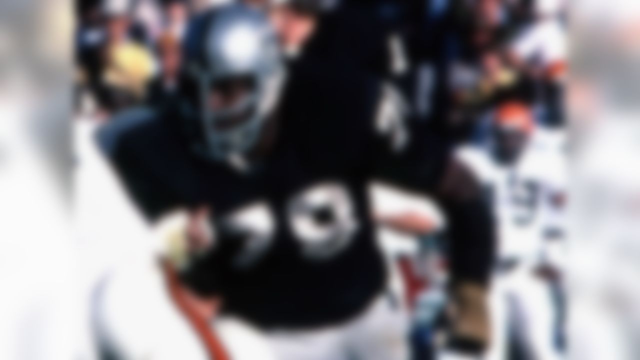 Oakland/Los Angeles Raiders, 1968-1982
» Voted to eight Pro Bowls; First Team All-Pro two times
» Two-time Super Bowl champion
» Enshrined into the Pro Football Hall of Fame