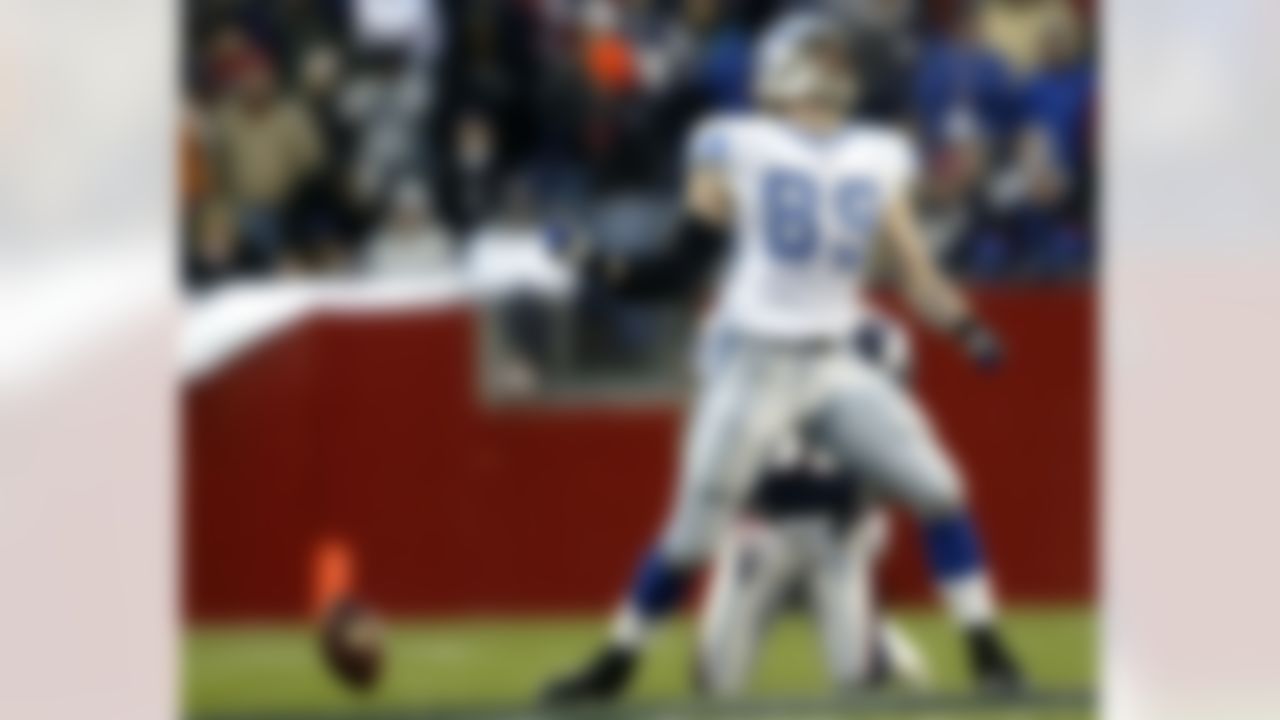 FOXBORO, MA - DECEMBER 03: Dan Campbell #89 of the Detroit Lions celebrates the first down against the New England Patriots on December 3, 2006 at Gillette Stadium in Foxboro, Massachusetts. The Patriots defeated the Lions 28-21. Photo by Getty Images.