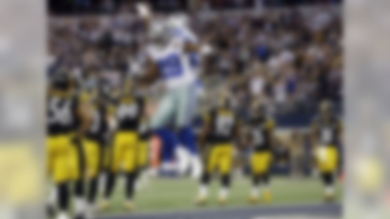 Dallas Cowboys running back DeMarco Murray (29) celebrates his touchdown against the Pittsburgh Steelers with Dez Bryant (88) during the second half of an NFL football game Sunday, Dec. 16, 2012 in Arlington, Texas. (AP Photo/Tony Gutierrez)