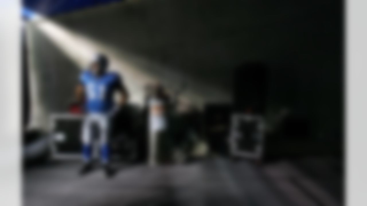 DETROIT - SEPTEMBER 24: Dominic Raiola #51 of the Detroit Lions waits for teammates in the tunnel during the warm-up period before a game against the Green Bay Packers on September 24, 2006 at Ford Field in Detroit, Michigan. Photo by Getty Images.