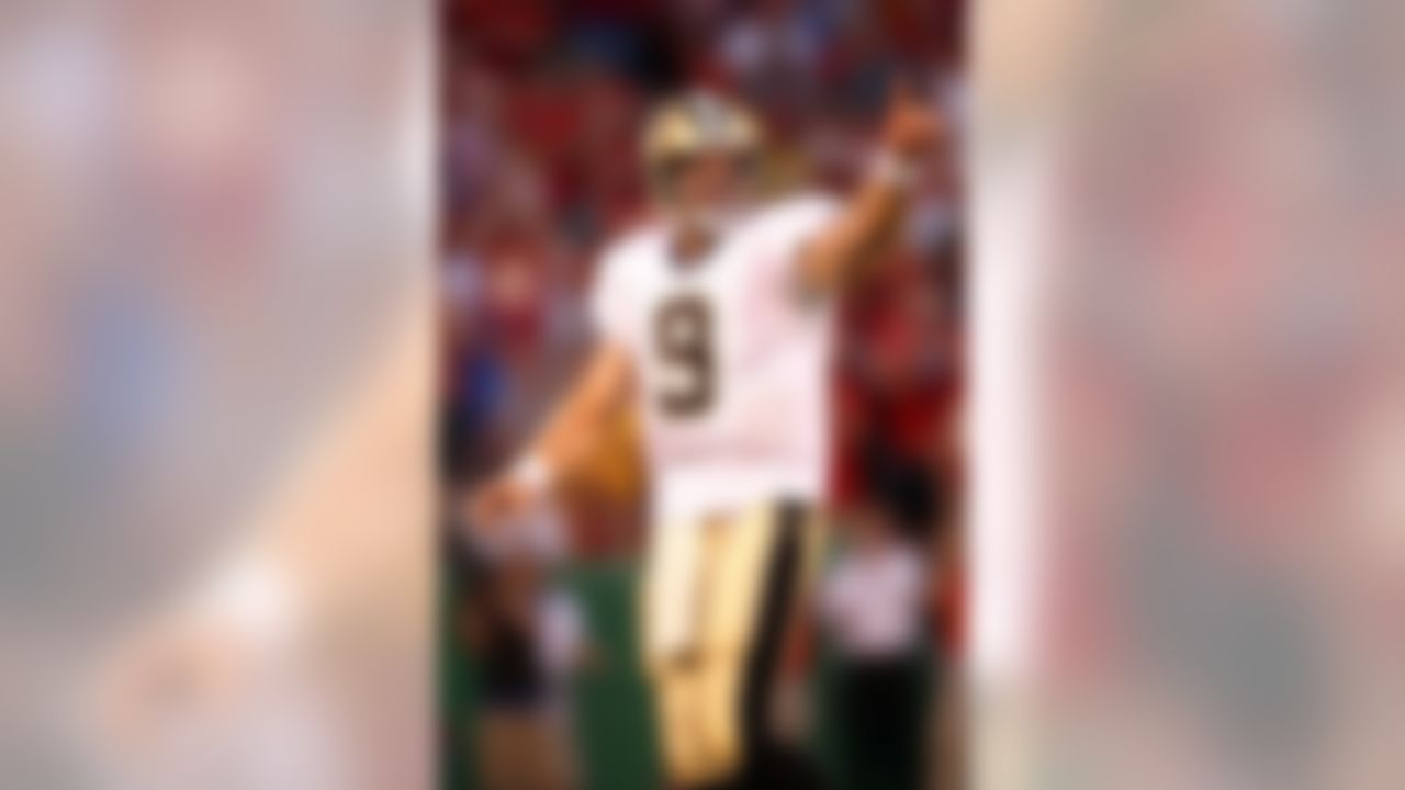 KANSAS CITY, MO - AUGUST 23: Quarterback Drew Brees #9 of the New Orleans Saints signals to his bench during the 1st quarter of the preseason game against  the Kansas City Chiefs on August 23, 2007 at Arrowhead Stadium in Kansas City, Missouri.  (Photo by Jamie Squire/Getty Images)