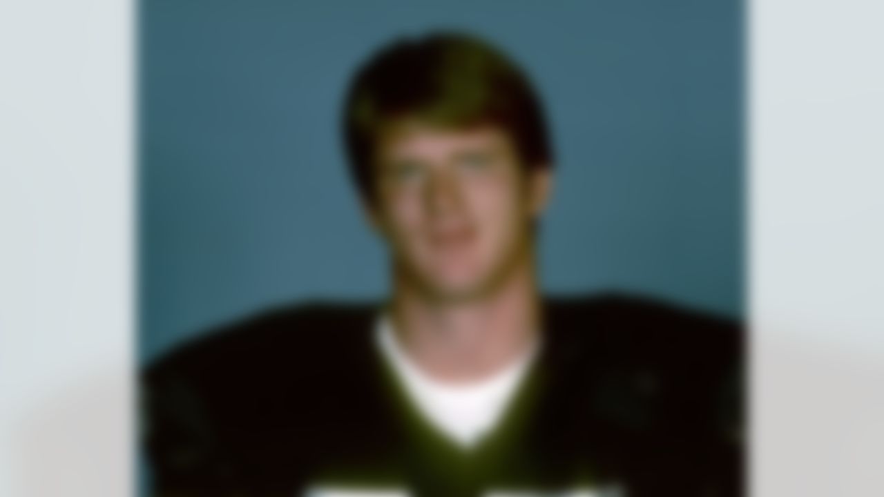 Oakland Raiders Hall of Fame tight end Dave Casper in 1977. (National Football League)
