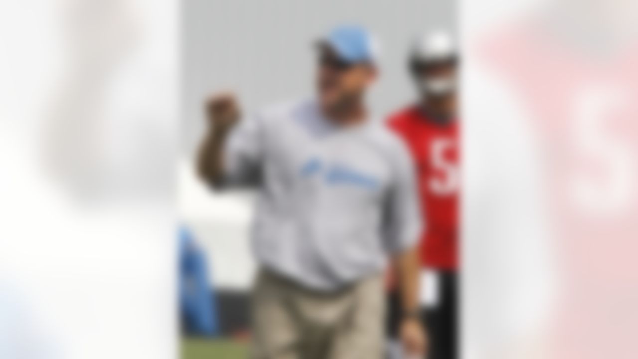Detroit Lions offensive coordinator Scott Linehan directs during NFL football training camp drills at their training facility in Allen Park, Mich., Monday, Aug. 2, 2010. (AP Photo/Carlos Osorio)