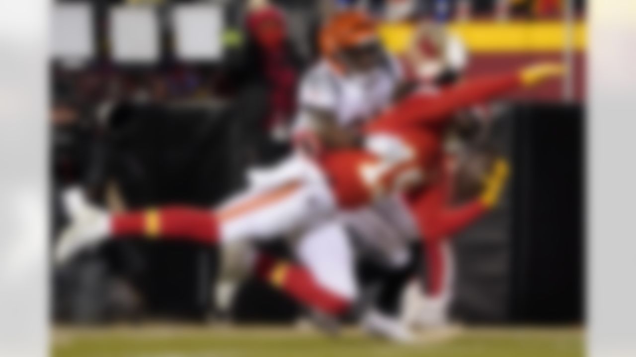 Kansas City Chiefs wide receiver Kadarius Toney (19) makes the catch against the Cincinnati Bengals during the first half of the NFL AFC Championship playoff football game, Sunday, Jan. 29, 2023, in Kansas City, Mo.