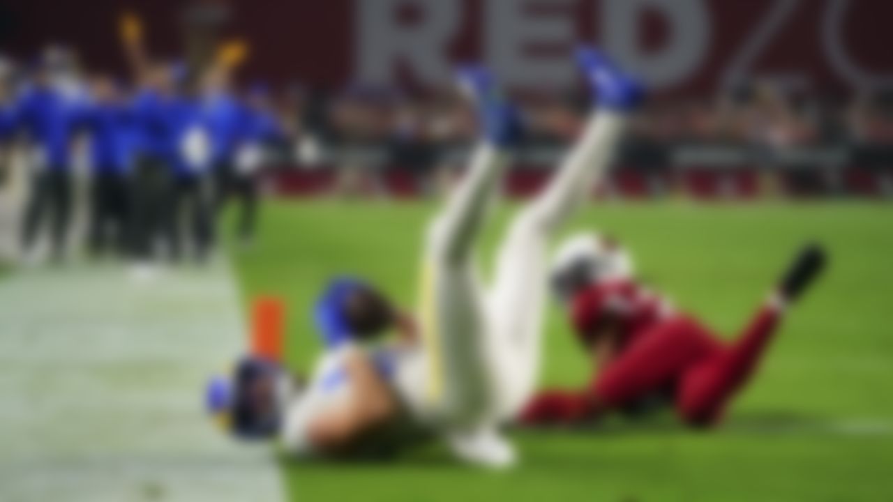 Los Angeles Rams wide receiver Cooper Kupp (10) makes a catch for touchdown during an NFL football game against the Arizona Cardinals on Monday, December 13, 2021 in Glendale, Arizona.