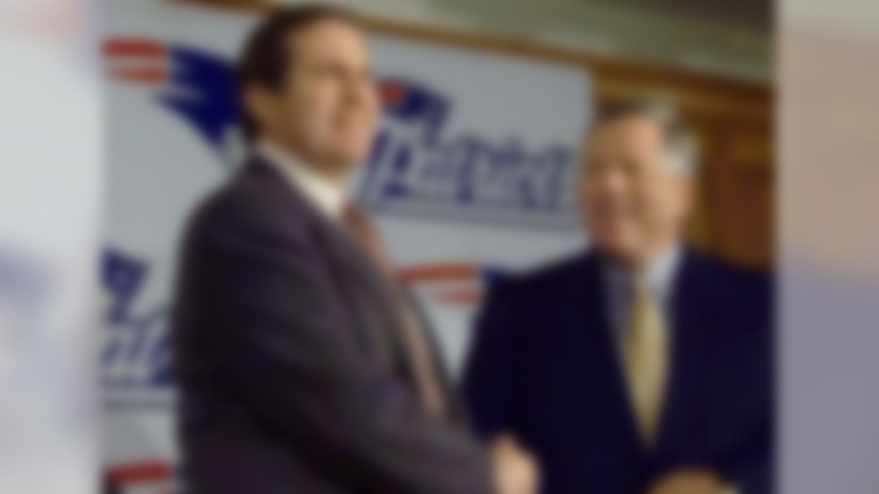 Bill Belichick agreed to take over the Jets after Parcells resigned after the 1999 season. But Belichick's welcome press conference to the Jets turned into a bizarre resignation as he instead chose to go with the Patriots. This time, it was the Patriots who had to give up compensation for the coach. (AP Photo/Steven Senne)
