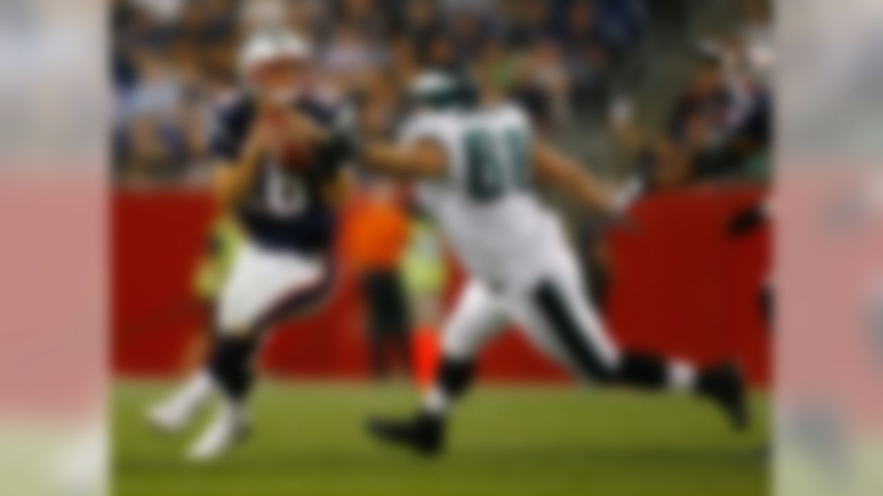 FOXBORO, MA - AUGUST 22: Dan Klecko #68 of the Philadelphia Eagles chases Matt Cassel #16 during a preseason game against the New England Patriots at Gillette Stadium on August 22, 2008 in Foxboro, Massachusetts. (Photo by Jim Rogash/Getty Images)