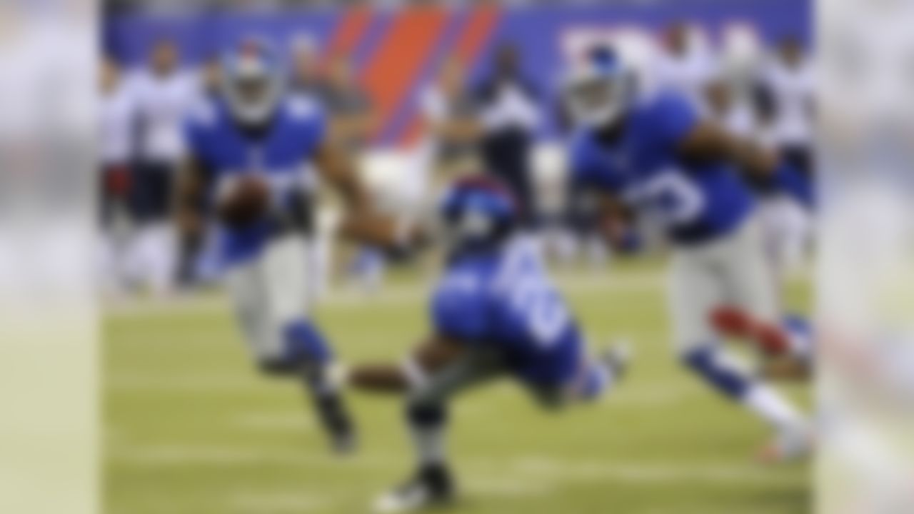 New York Giants cornerback Walter Thurmond, center, almost grabs a ball thrown by the New England Patriots during the first half of an NFL preseason football game, Thursday, Aug. 28, 2014, in East Rutherford, N.J. (AP Photo/Bill Kostroun)