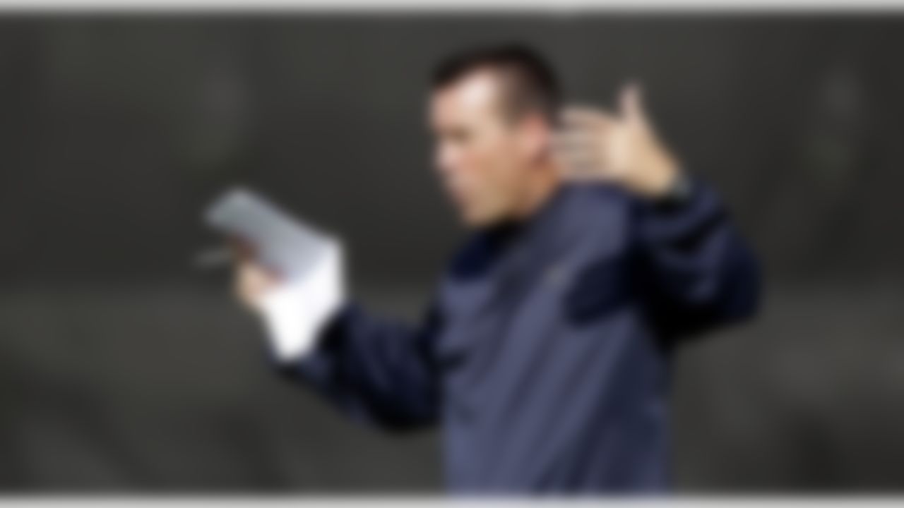 Houston Texans coach Gary Kubiak instructs players during a NFL football training camp practice Tuesday, Aug. 3, 2010 in Houston. (AP Photo/David J. Phillip)