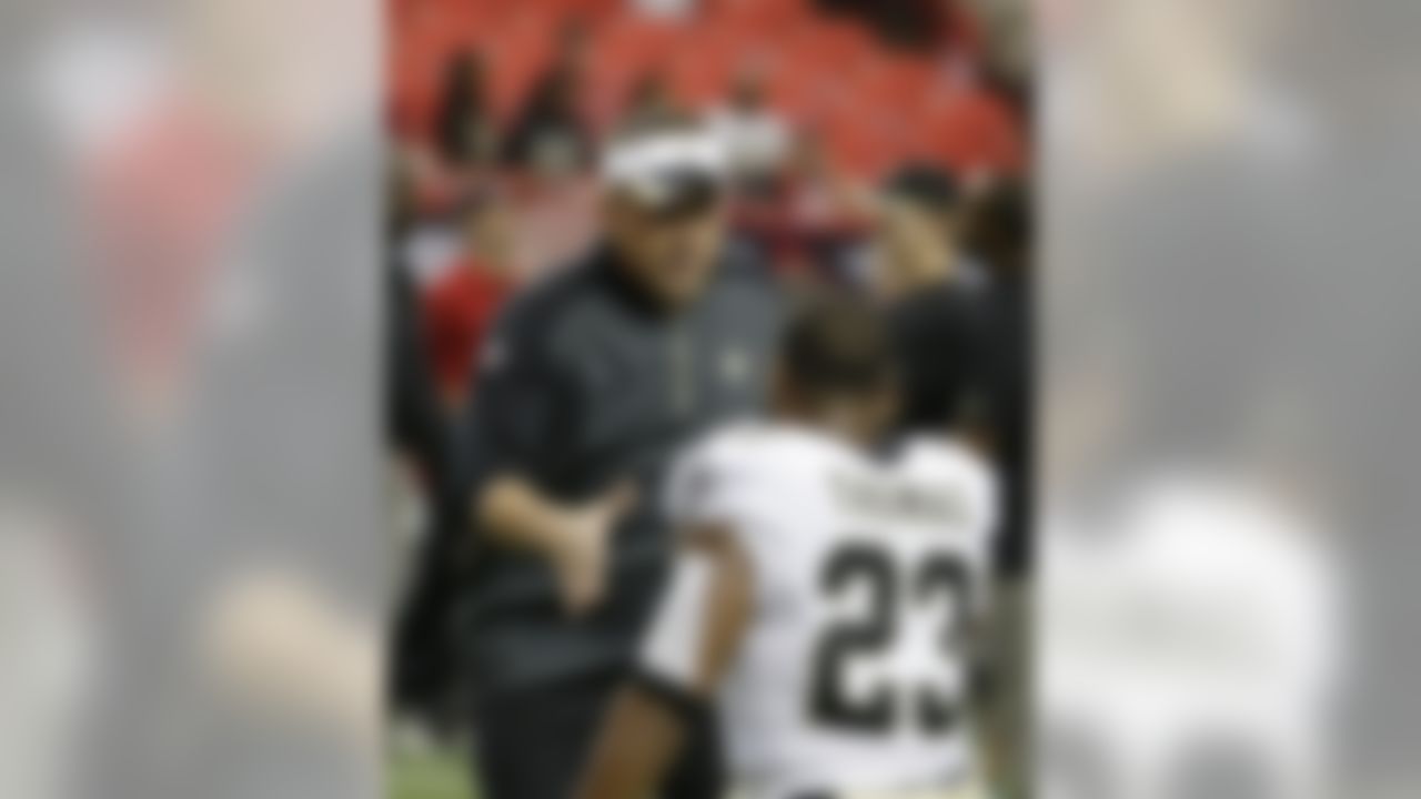 New Orleans Saints head coach Sean Payton speaks with players before the first half of an NFL football game against the Atlanta Falcons , Sunday, Sept. 7, 2014, in Atlanta. (AP Photo/David Goldman)