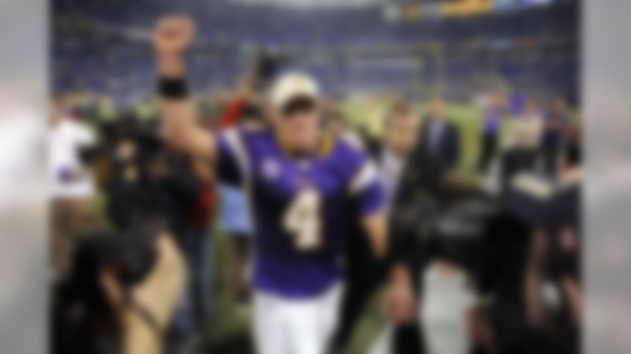 Brett Favre #4 of the Minnesota Vikings waves to the crowd as he walks off the field following a 34-3 divisional playoff win over the Dallas Cowboys at Mall of America Field at the Hubert H. Humphrey Metrodome on January 17, 2010 in Minneapolis, Minnesota. (G. Newman Lowrance/NFL.com)