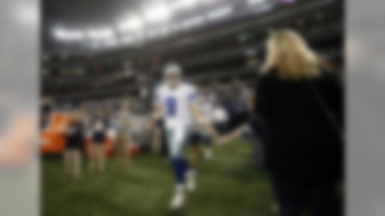 Dallas Cowboys quarterback Tony Romo (9) jogs onto the field for warm ups before an NFL football game against the Indianapolis Colts, Sunday, Dec. 21, 2014, in Arlington, Texas. (AP Photo/Brandon Wade)