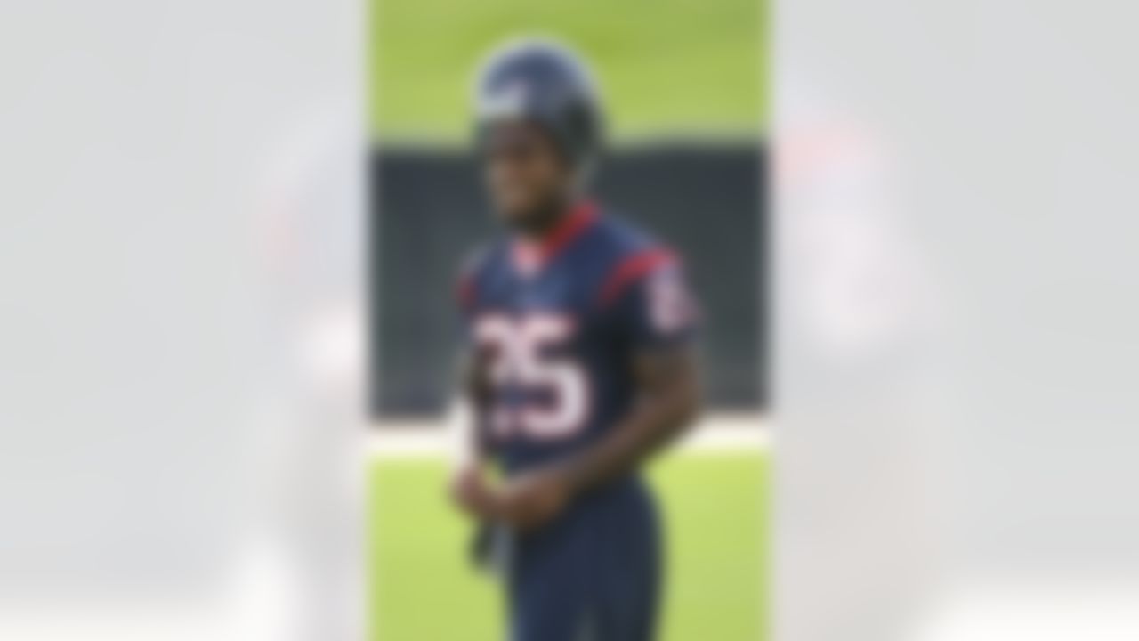 Houston Texans' rookie cornerback Kareem Jackson prepares for workouts during an NFL football mini camp Tuesday, May 18, 2010, in Houston. (AP Photo/Dave Einsel)