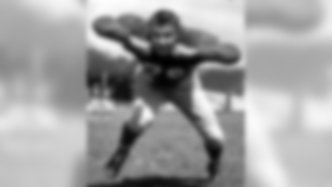 in this 1954 photo, Detroit Lions' Lou Creekmur poses for a photo. Hall of Fame offensive lineman Creekmur, who starred on the Lions' three NFL championship teams of the 1950s, died Sunday, July 5, 2009. He was 82. The Lions said Creekmur, in failing health in recent years, died at University Hospital in Tamarac, Fla. (Associated Press)