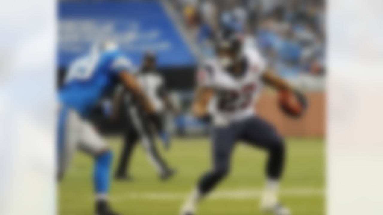 Running back Arian Foster (23) of the Houston Texans rushes upfield against the Detroit Lions November 22, 2012 at Ford Field in Detroit, Michigan. Houston won 34 - 31.  (Al Messerschmidt via AP)