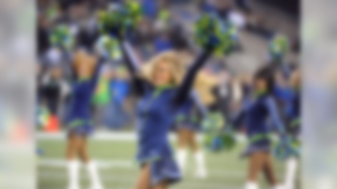 2011 NFL Cheerleaders: Week 14