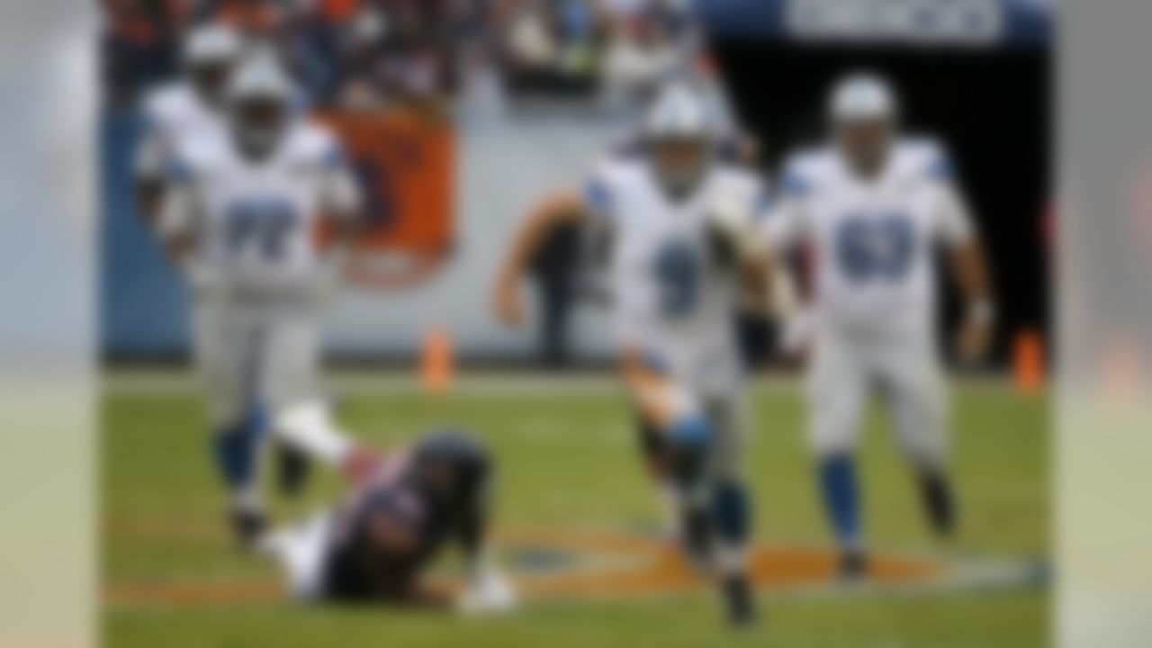 Detroit Lions quarterback Matthew Stafford (9) runs the ball during the second half of an NFL football game against the Chicago Bears, Sunday, Jan. 3, 2016, in Chicago. (AP Photo/Charles Rex Arbogast)