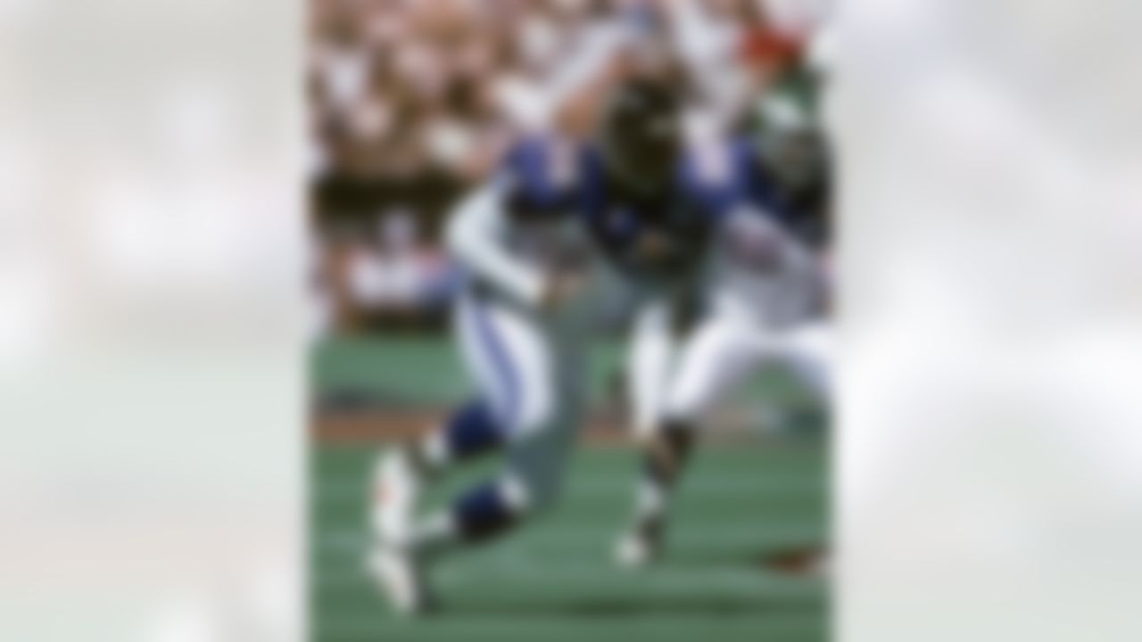 Atlanta Falcons defensive end Chris Doleman (56) rushes the passer during the NFL Pro Bowl, a 20-13 NFC victory on February 4, 1996, at Aloha Stadium in Honolulu, Hawaii. (AP Photo/NFL Photos)
