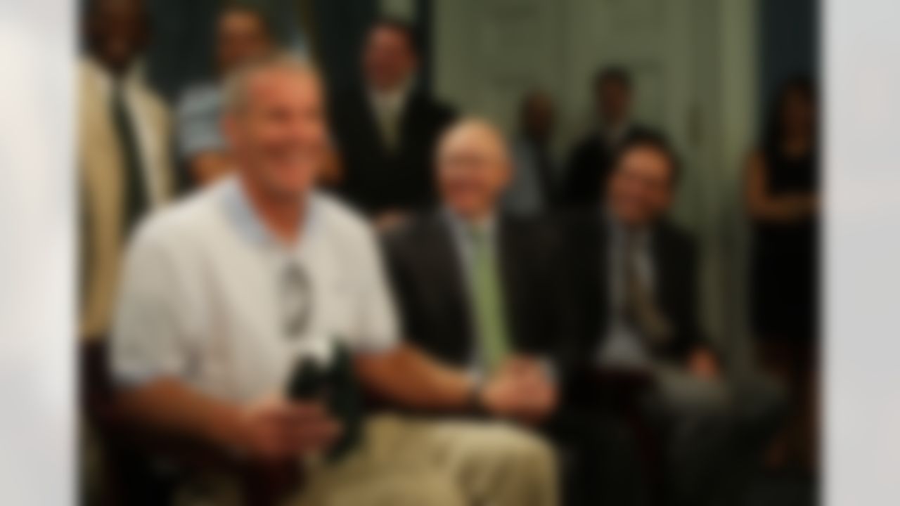 NEW YORK - AUGUST 08: New York Jets Quarterback Brett Favre (L) New York Jets owner, Woody Johnson (c) and New York Jets GM Mike Tannenbaum (R) share a laugh during a press conference to Welcome Brett Favre to New York at City Hall on August 8, 2008 in New York City. Favre was traded to the New York Jets from the Green Bay Packers. (Photo by Mike Stobe/Getty Images)