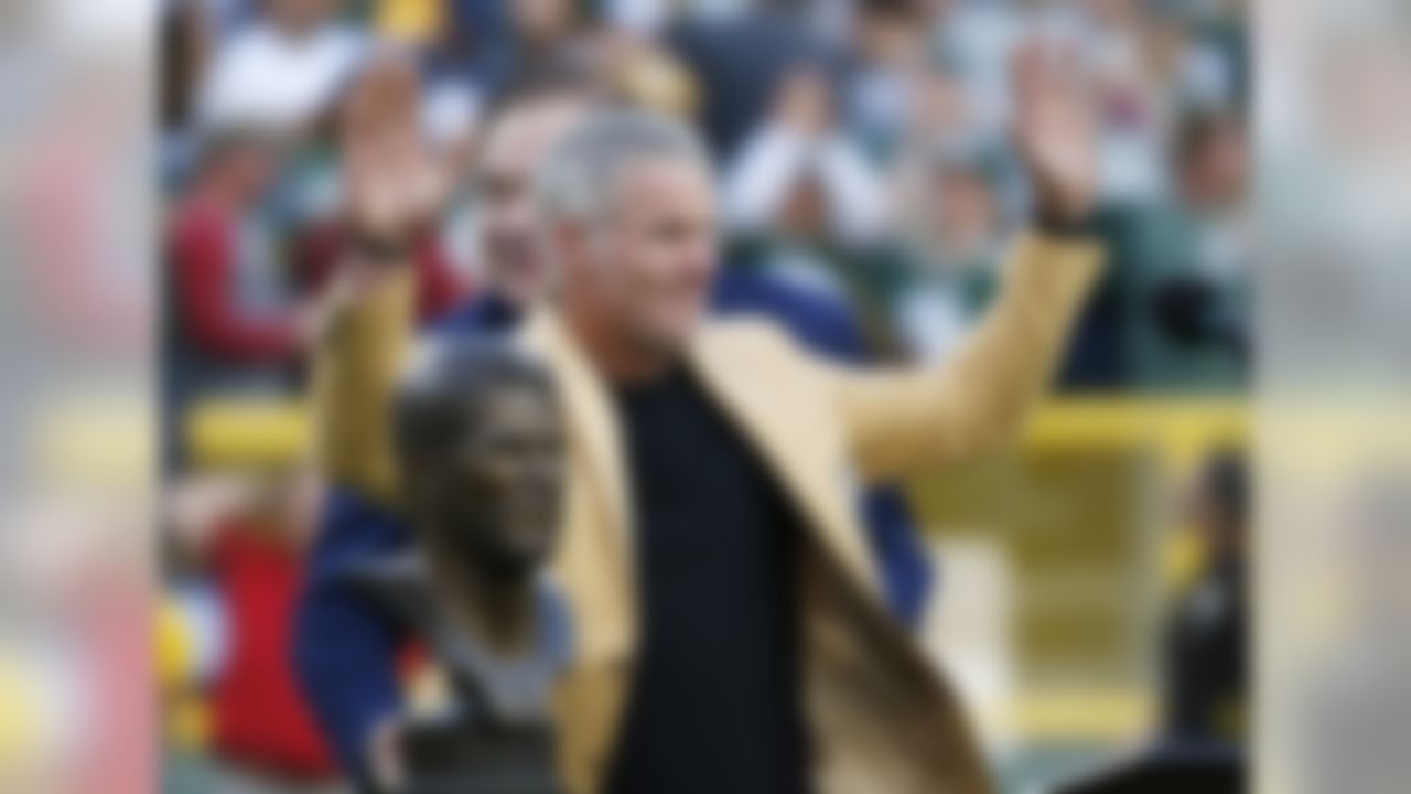 Former Green Bay Packers quarterback Brett Favre acknowledges the crowd during a halftime ceremony  of an NFL football game against the Dallas Cowboys Sunday, Oct. 16, 2016, in Green Bay, Wis.  (AP Photo/Mike Roemer)