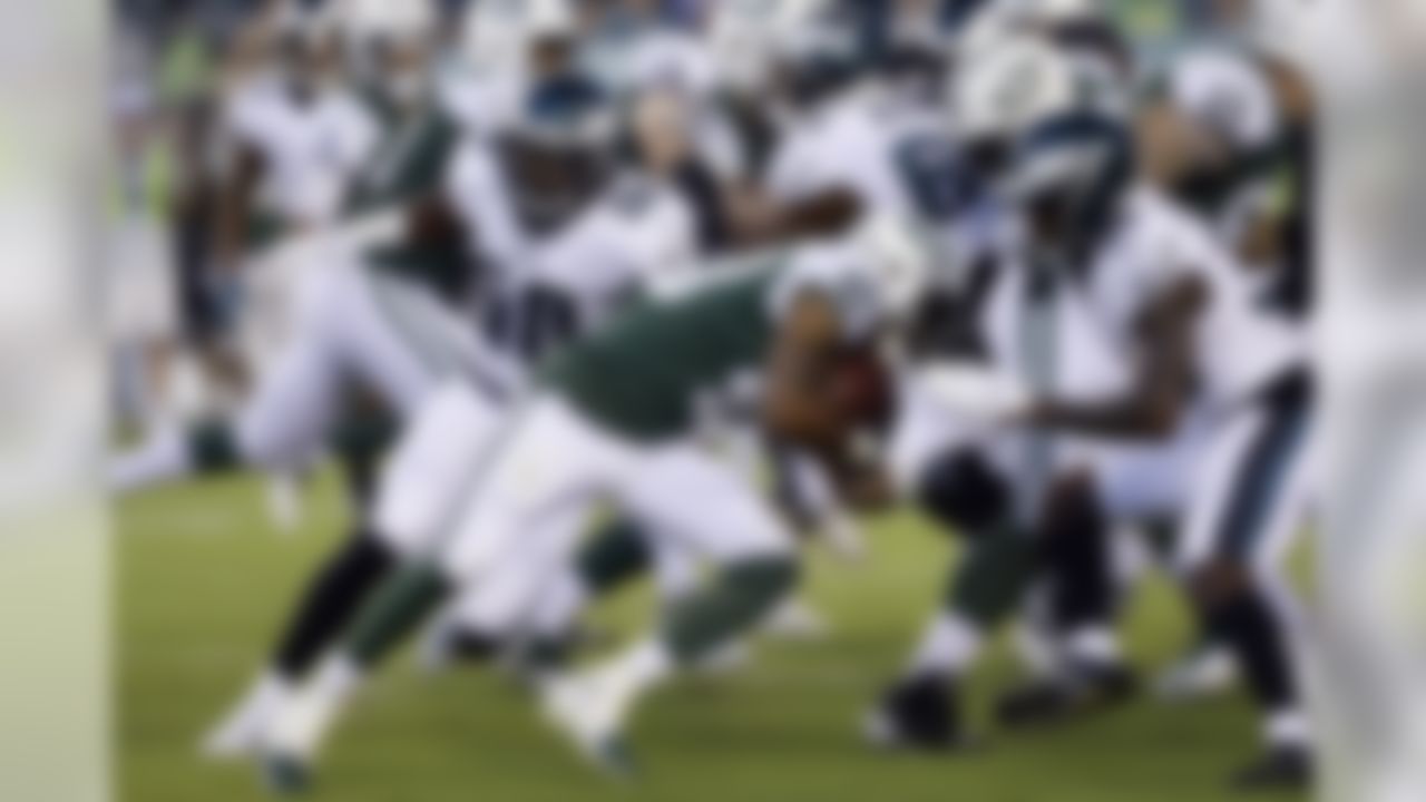 New York Jets' Trenton Cannon (40) rushes during the first half of the team's preseason NFL football game against the Philadelphia Eagles, Thursday, Aug. 30, 2018, in Philadelphia. (AP Photo/Michael Perez)