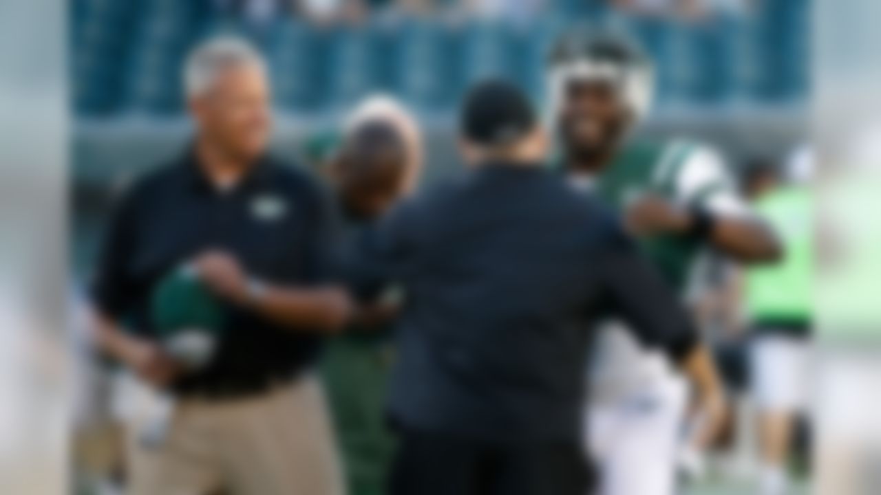 New York Jets' Michael Vick, right, and head coach Rex Ryan, left, meet with Philadelphia Eagles head coach Chip Kelly before an NFL preseason football game, Thursday, Aug. 28, 2014, in Philadelphia. (AP Photo/Chris Szagola)