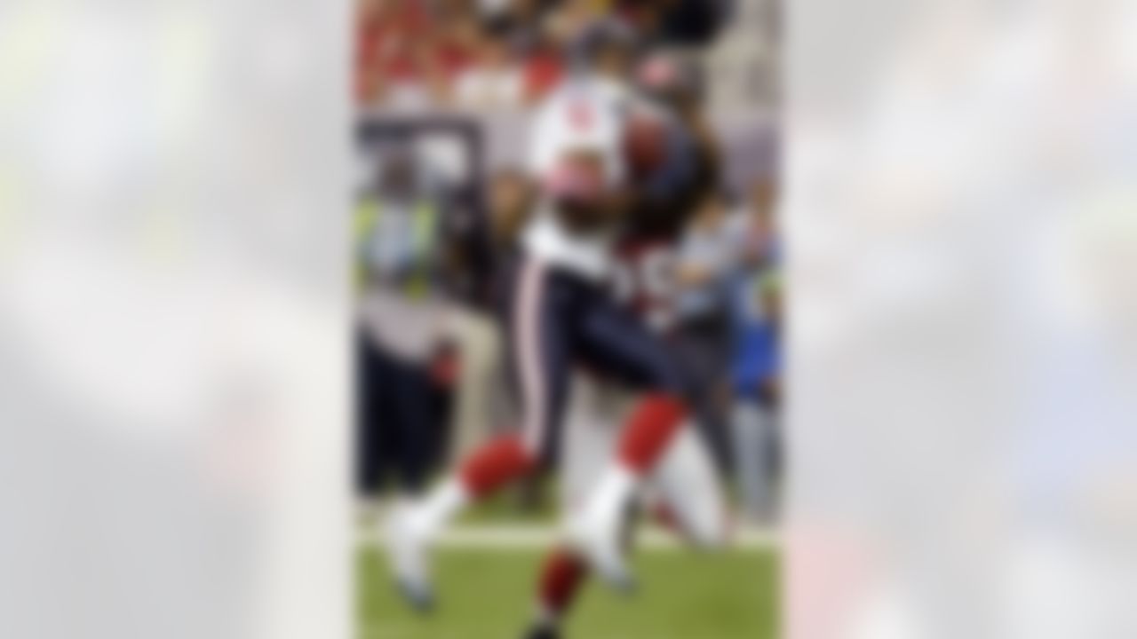 ATLANTA, GA - SEPTEMBER 30: Wide receiver Andre Davis #11 of the Houston Texans grabs a mid-field pass against cornerback Lewis Sanders #29 of the Atlanta Falcons at the Georgia Dome on September 30, 2007 in Atlanta, Georgia. The Falcons won 26 - 16. (Photo by Al Messerschmidt/Getty Images)