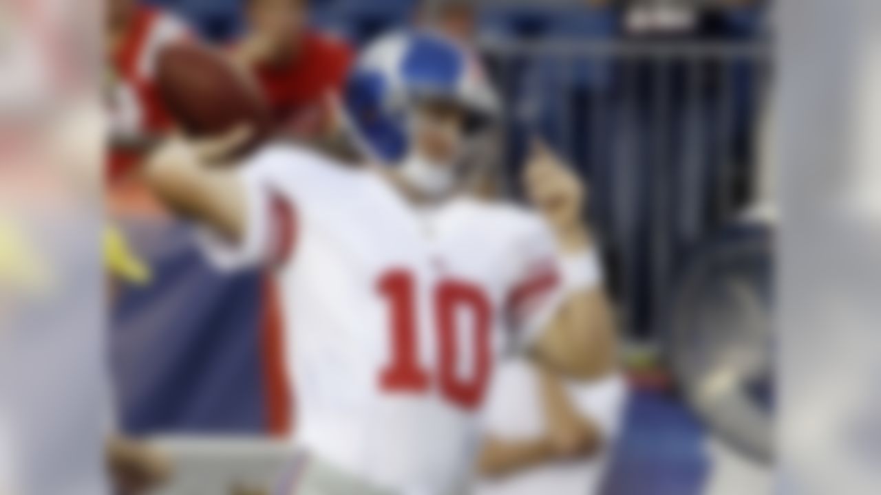 New York Giants quarterback Eli Manning warms up before an NFL preseason football game against the New England Patriots Thursday, Sept. 3, 2015, in Foxborough, Mass. (AP Photo/Stephan Savoia)