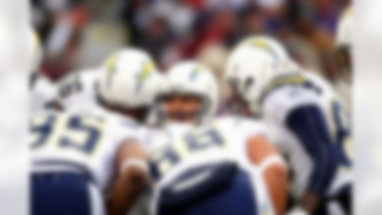 FOXBORO, MA - JANUARY 20:  Philip Rivers #17 of the San Diego Chargers talks to his team in the huddle against the New England Patriots during the AFC Championship Game on January 20, 2008 at Gillette Stadium in Foxboro, Massachusetts.  (Photo by Elsa/Getty Images)