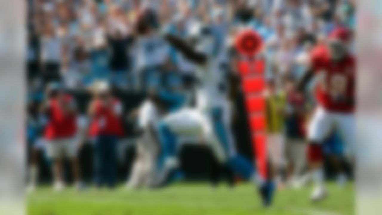 CHARLOTTE, NC - OCTOBER 05:  Running back DeAngelo Williams #34 of the Carolina Panthers scores a touchdown against the Kansas City Chiefs during the game at Bank of America on October 5, 2008 in Charlotte, North Carolina.  (Photo by Kevin C. Cox/Getty Images)