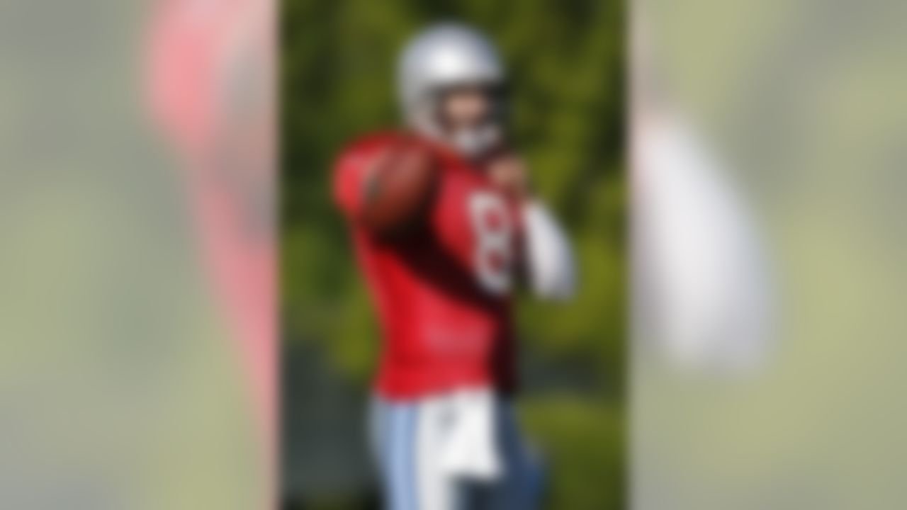 ALLEN PARK, MI - JULY 24: Jon Kitna #8 of the Detroit Lions points to where he is going to throw during training camp at the Detroit Lions Headquarters and Training Facility on July 24, 2008 in Allen Park, Michigan. (Photo by Gregory Shamus/Getty Images)