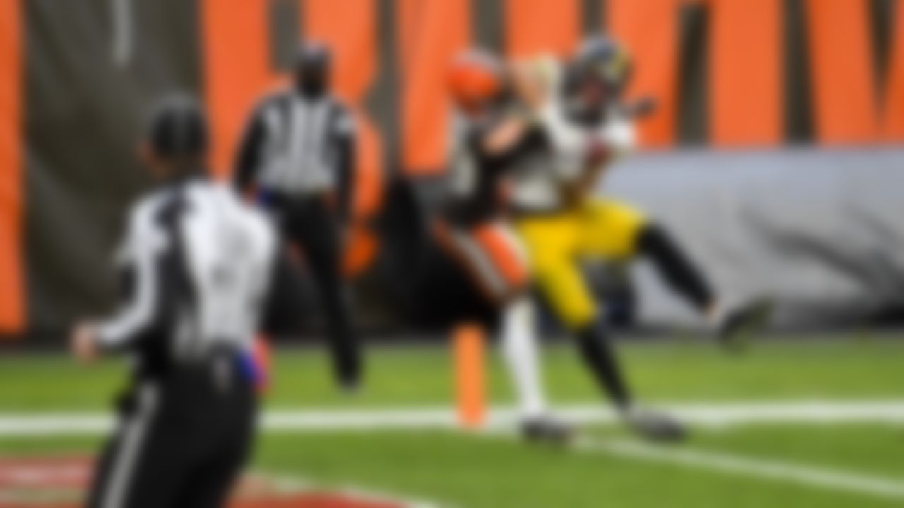 Pittsburgh Steelers wide receiver Chase Claypool (11) makes a catch for touchdown during an NFL football game against the Cleveland Browns on Sunday, January 3, 2021 in Cleveland, Ohio.