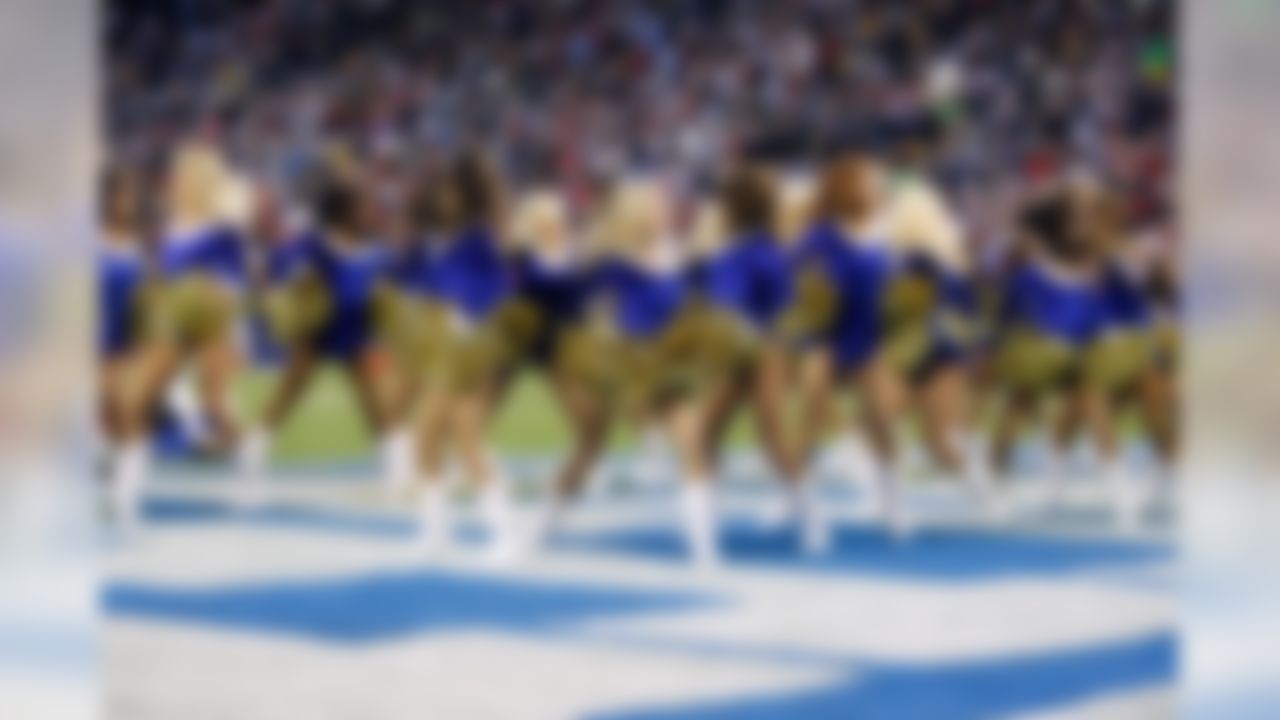 2010 NFL Cheerleaders: Week 15