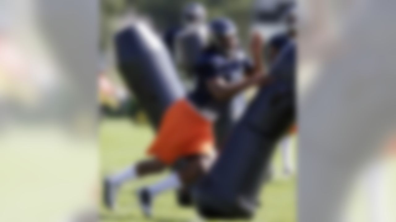 Chicago Bears' Barry Turner takes part in drills during the NFL football team's training camp at Olivet Nazarene University in Bourbonnais, Ill., Wednesday, Aug. 11, 2010. (AP Photo/Nam Y. Huh)