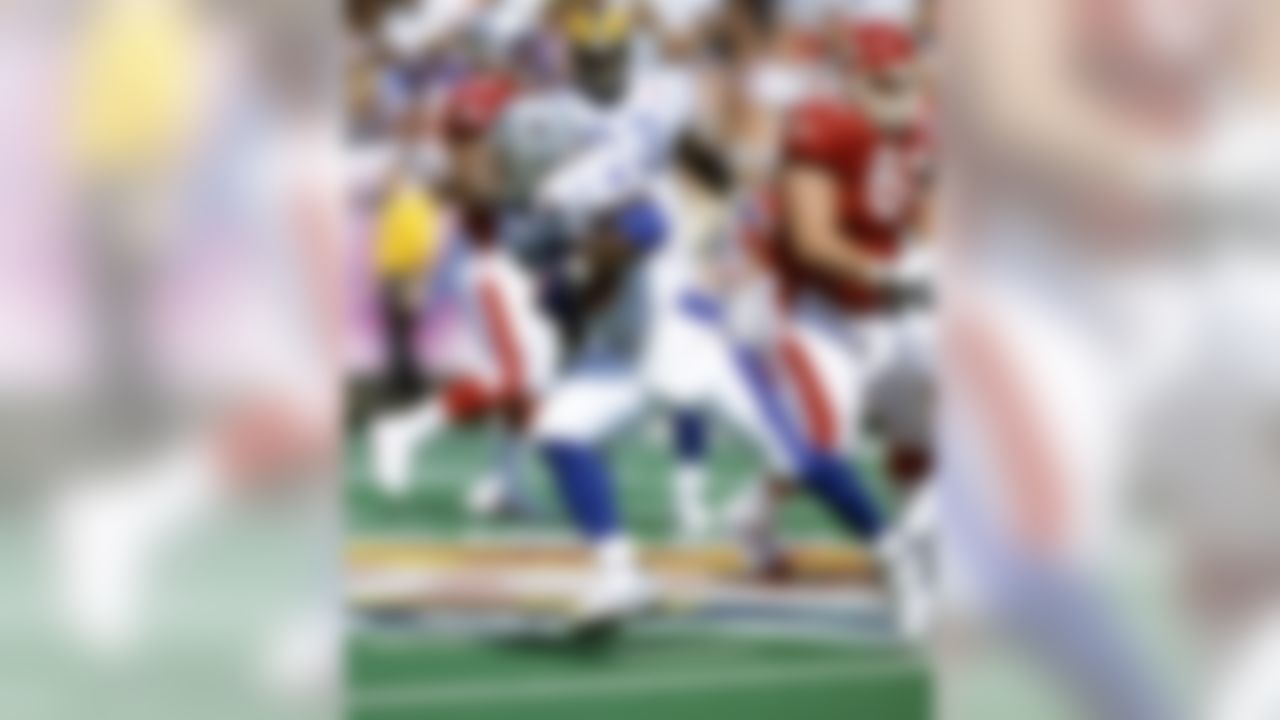 Linebacker Dexter Coakley of the Dallas Cowboys (52), playing for the NFC, runs upfield during the 2000 Pro Bowl, a 51 to 31 NFC victory played on February 06, 2000 at Aloha Stadium in Honolulu, Hawaii. Photo by NFL/WireImage.com.